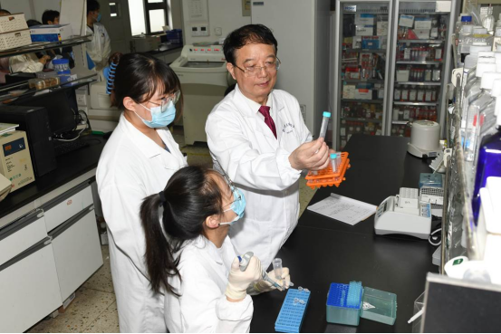 治疗范式重构——从单一药物到生态革新‌