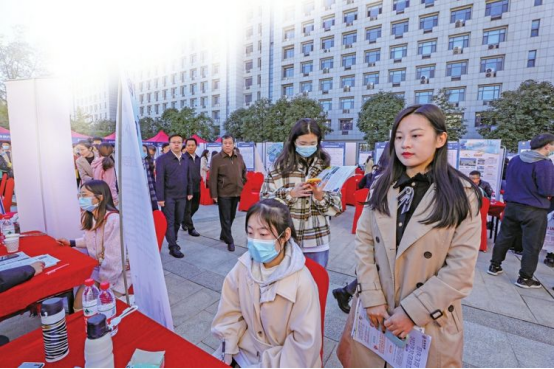 破局之道：构建人才发展新生态 