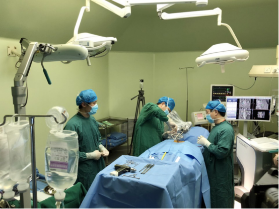 手术背后的突破:技术革新与临床实践的完美融合 手术背后的突破:技术革新与临床实践的完美融合