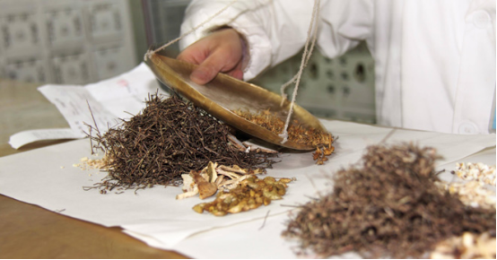 藏药复方：高原生态淬炼的“天然药物库”